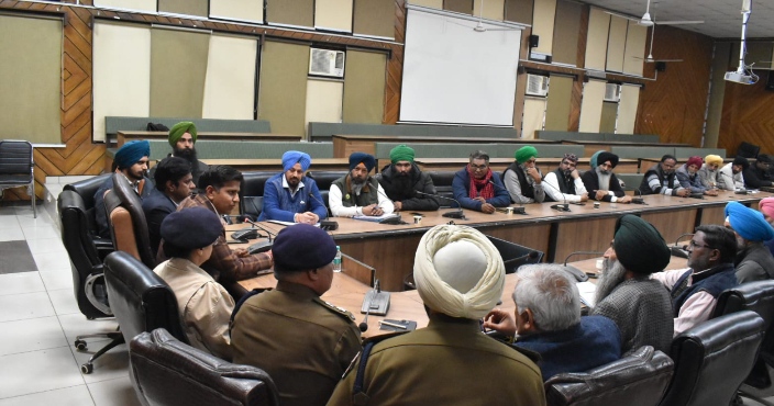 Read more about the article ਪ੍ਰਸ਼ਾਸਨ ਤੇ ਲਤੀਫਪੁਰਾ ਮੁੜ ਵਸੇਬਾ ਮੋਰਚਾ ਵਿਚਕਾਰ ਮੰਗਾਂ ਨੂੰ ਲੈ ਕੇ ਬਣੀ ਸਹਿਮਤੀ