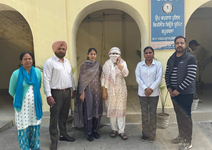 Read more about the article ਐਫ.ਸੀ.ਆਈ. ਅਧਿਕਾਰੀ ਦੇ ਤਕਨੀਕੀ ਸਹਾਇਕ ਨੂੰ 20,000 ਰੁਪਏ ਰਿਸ਼ਵਤ ਲੈਂਦਿਆਂ ਰੰਗੇ ਹੱਥੀਂ ਕੀਤਾ ਕਾਬੂ