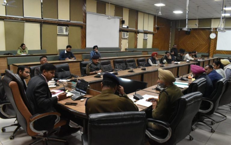 Read more about the article ਡਿਪਟੀ ਕਮਿਸ਼ਨਰ ਵੱਲੋਂ ਵੱਖ-ਵੱਖ ਵਿਭਾਗਾਂ ਵੱਲੋਂ ਨਸ਼ਿਆਂ ਖਿਲਾਫ਼ ਕੀਤੀ ਜਾ ਰਹੀ ਕਾਰਵਾਈ ਦਾ ਲਿਆ ਜਾਇਜ਼ਾ