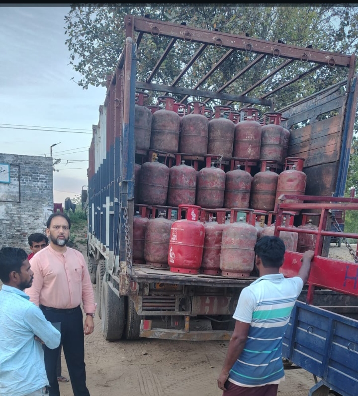 Read more about the article ਗੈਸ ਸਿਲੰਡਰਾਂ ਦੀ ਜਮ੍ਹਾਖੋਰੀ ਰੋਕਣ ਲਈ ਵਿਸ਼ੇਸ਼ ਟੀਮਾਂ ਵਲੋਂ ਚੈਕਿੰਗ