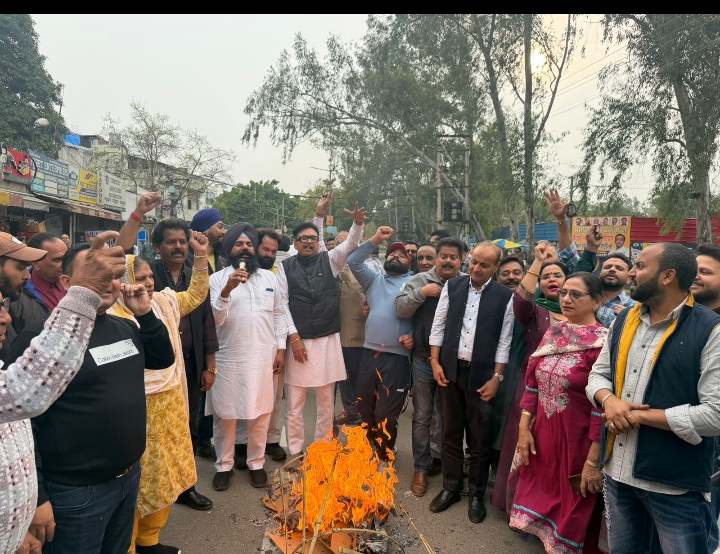 Read more about the article ਡੀ ਐਮ ਗਗਨਦੀਪ ਸਿੰਘ ਰੰਧਾਵਾ ਖੁਦਕੁਸ਼ੀ ਮਾਮਲੇ ਦੀ ਸੀ ਬੀ ਆਈ ਜਾਂਚ ਹੋਵੇ: ਰਜਿੰਦਰ ਬੇਰੀ , ਸੁਰਿੰਦਰ ਕੌਰ 