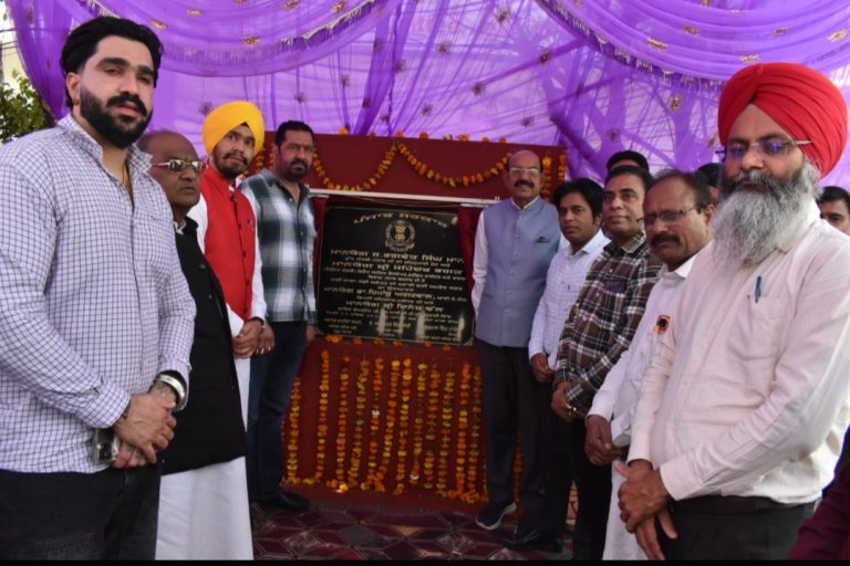 Read more about the article ਕੈਬਨਿਟ ਮੰਤਰੀ ਮੋਹਿੰਦਰ ਭਗਤ ਵੱਲੋਂ ਨਵੀਂ ਦਾਣਾ ਮੰਡੀ ਦੀ ਅਪਰੋਚ ਰੋਡ ਦਾ ਉਦਘਾਟਨ
