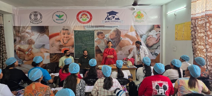 ਸੈਲਫ਼ ਹੈਲਪ ਗਰੁੱਪਾਂ ਦੀਆਂ ਮੈਂਬਰਾਂ ਨੂੰ ਦਿੱਤੀ ਜਾ ਰਹੀ ‘ਨਿਊ ਚਾਈਲਡ ਐਂਡ ਮਦਰ ਕੇਅਰ’ ਟ੍ਰੇਨਿੰਗ