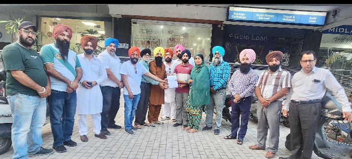 ਸਿੱਖ ਜਥੈਬੰਦੀਆ ਵੱਲੋ ਟਰੈਵਲ ਏਜੰਟ ਕੋਲੋ ਅੰਮ੍ਰਿਤਧਾਰੀ ਬੀਬੀ ਦੇ ਪੈਸੇ ਵਾਪਿਸ ਕਰਵਾਏ