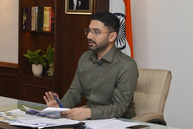 Read more about the article ਕਣਕ ਦੀ ਖ਼ਰੀਦ ਦਾ ਜਾਇਜ਼ਾ ਲੈਂਦਿਆਂ ਅਧਿਕਾਰੀਆਂ ਨੂੰ ਫ਼ਸਲ ਦੀ ਲਿਫ਼ਟਿੰਗ ਦਿੱਤੇ ਨਿਰਦੇਸ਼