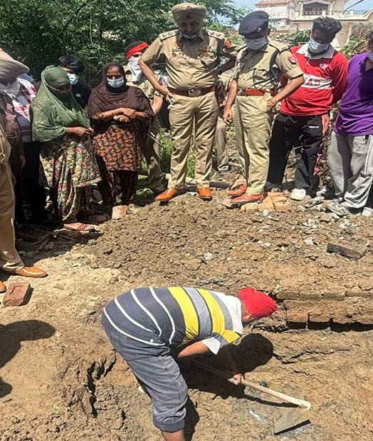 Read more about the article 5 ਮਹੀਨਿਆਂ ਬਾਅਦ ਲਾਪਤਾ ਸ਼ਖ਼ਸ ਦੀ ਲਾਸ਼ ਬਰਾਮਦ, ਮੁਲਜ਼ਮ ਨੇ ਘਰ ‘ਚ ਦੱਬੀ ਸੀ ਡੈੱਡ ਬਾਡੀ