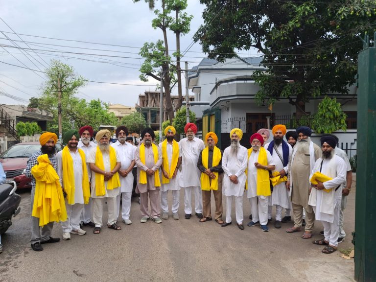 Read more about the article ਗੁਰੂ ਰਾਮਦਾਸ ਜੀ ਦੇ ਪ੍ਰਕਾਸ਼ ਦਿਵਸ ਦੇ ਸਬੰਧ ’ਚ ਸਜਾਇਆ ਨਗਰ ਕੀਰਤਨ