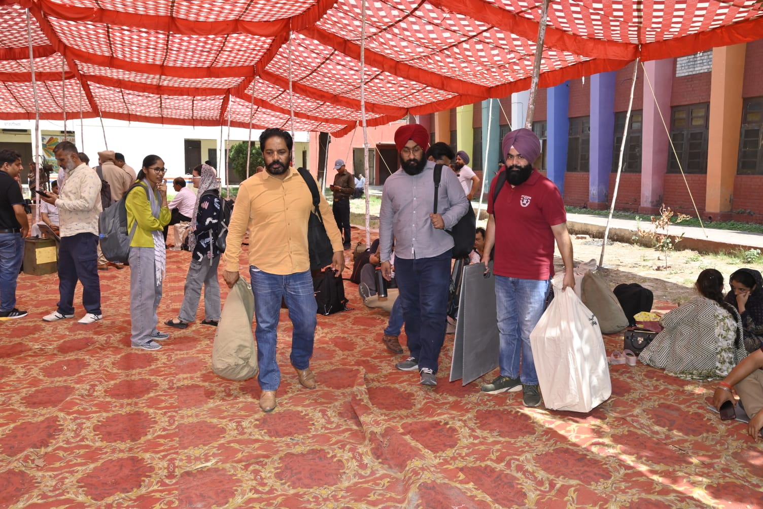 ਨਗਰ ਪੰਚਾਇਤ ਚੋਣਾਂ; 133 ਪੋਲਿੰਗ ਪਾਰਟੀਆਂ ਚੋਣ ਸਮੱਗਰੀ ਸਮੇਤ ਪੋਲਿੰਗ ਸਟੇਸ਼ਨਾਂ ਲਈ ਰਵਾਨਾ