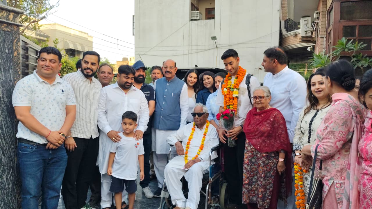 ਹੋਣਹਾਰ ਕ੍ਰਿਕਟਰ ਕ੍ਰਿਸ਼ ਭਗਤ ਦਾ ਜਲੰਧਰ ਪੁੱਜਣ ’ਤੇ ਨਿੱਘਾ ਸਵਾਗਤ