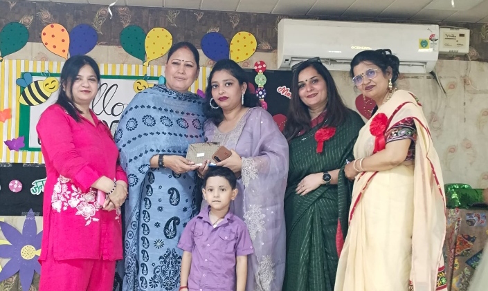 पर्ल्स प्ले वे स्कूल में मदर्स-डे हर्षोल्लास के साथ मनाया गया