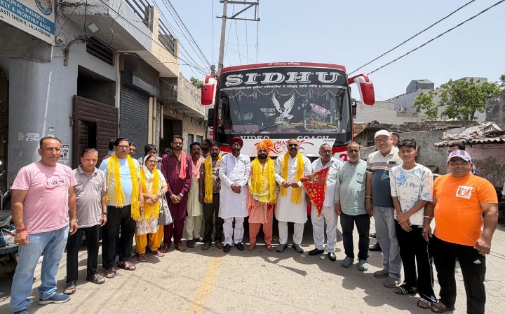 दरबार बाबा कुलदीप नाथ जी बस्ती शेख से बस हुई यात्रा की शुरुआत