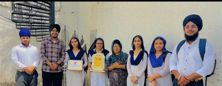 ਸ਼ਹੀਦ ਬਾਬਾ ਖੁਸ਼ਹਾਲ ਸਿੰਘ ਸੀਨੀਅਰ ਸੈਕੰਡਰੀ ਸਕੂਲ ਲਾਂਬੜਾ ਵਿਖੇ ਕਰਵਾਏ ਗਏ ਸ਼ਬਦ ਗਾਇਨ ਮੁਕਾਬਲੇ
