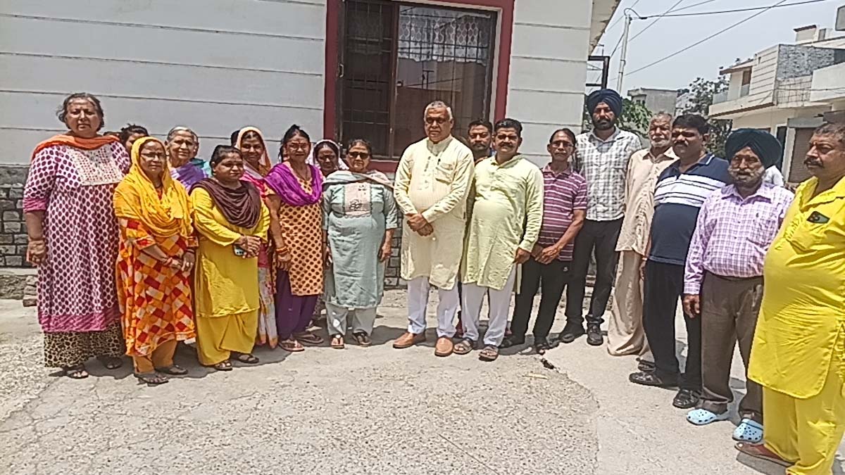 जालंधर में लाखों रुपए से बनी नई सड़क चंद दिनों में टूटी