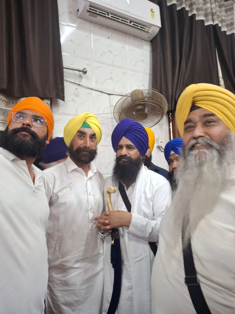 Read more about the article ਜਥੇਦਾਰ ਗਰਗੱਜ ਸਿੰਘ ਦਾ ਗੁਰਦੁਆਰਾ ਦੀਵਾਨ ਅਸਥਾਨ ਸੈਂਟਰਲ ਟਾਊਨ ਵਿਖੇ ਨਿੱਘਾ ਸਵਾਗਤ