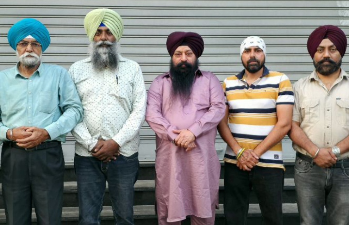 ਸਿੱਖਾਂ ਤੋਂ ਗੁਰੂ ਸਾਹਿਬ ਵੱਲੋ ਬਖਸ਼ੇ ਰਵਾਇਤੀ ਸ਼ਸਤਰਾਂ ਨੂੰ ਖੋਇਆ
