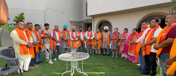 ਪ੍ਰਧਾਨਾਂ ਦੀ ਫਿਰਵਲ ਪਾਰਟੀ ਕੀਤੀ ਗਈ ਸੇਵਾ ਮੁਕਤ ਹੋਣ ਤੇ ਉਹਨਾਂ ਨੂੰ ਮਾਨ ਸਨਮਾਨ