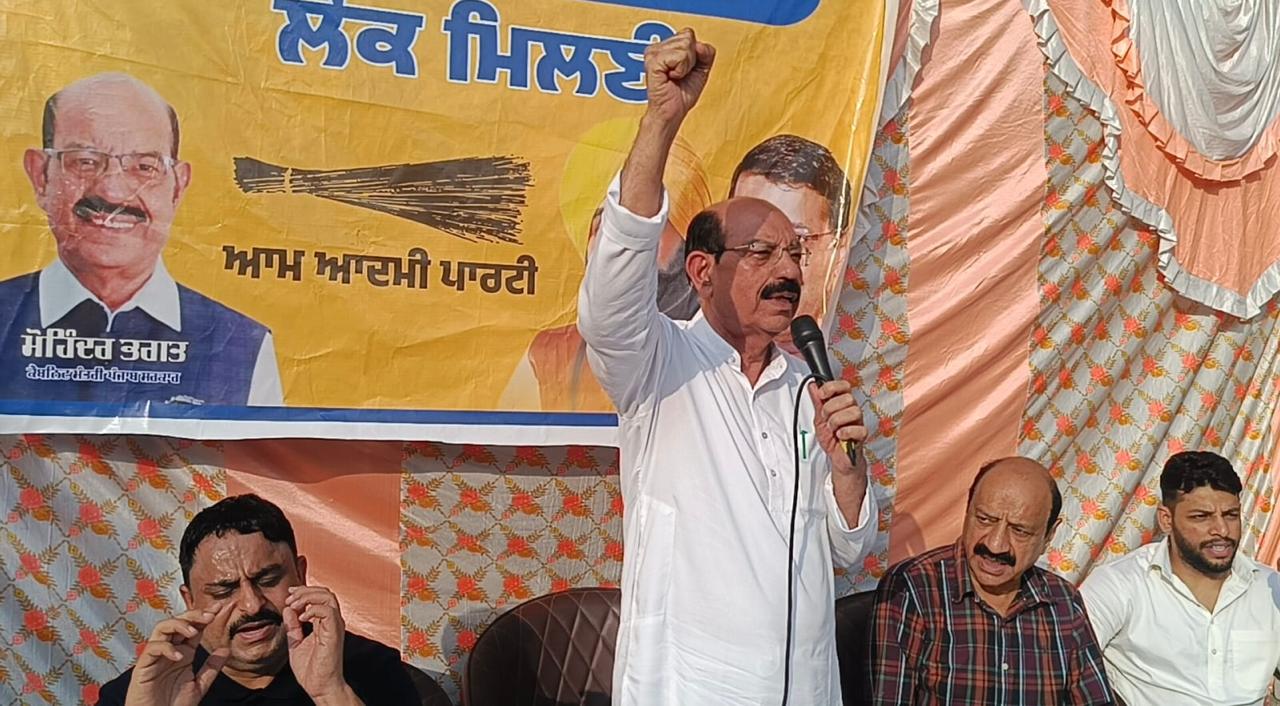 कैबिनेट मंत्री ने बस्ती शेख में लोक मिलनी प्रोग्राम के दौरान सुनी लोगों की मुश्किलें