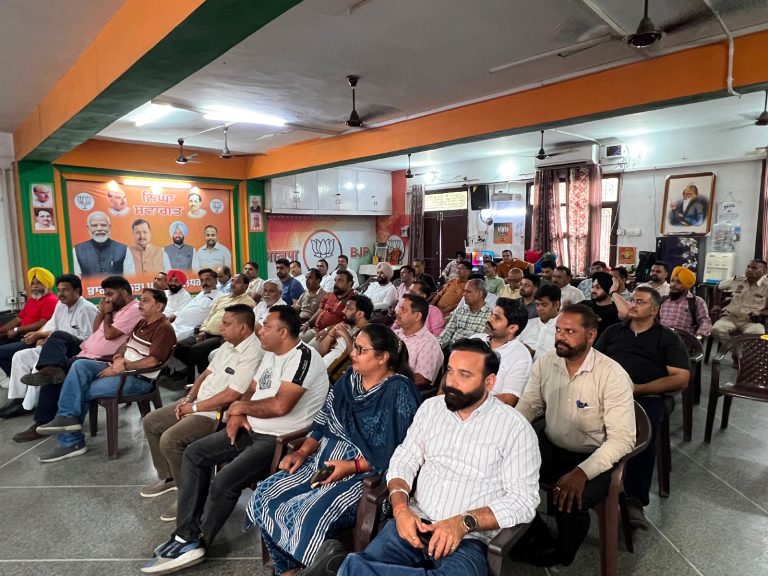 Read more about the article ਭਾਜਪਾ ਜਲੰਧਰ ਵਿੱਚ ਵਰਕਰਾਂ ਦੀ ਏਕਤਾ ਨਾਲ 2027 ਵਿੱਚ ਭਾਜਪਾ ਦੀ ਪ੍ਰਚੰਡ ਜਿੱਤ ਹੋਵੇਗੀ : ਅਸ਼ੋਕ ਸਰੀਨ ਹਿੱਕੀ