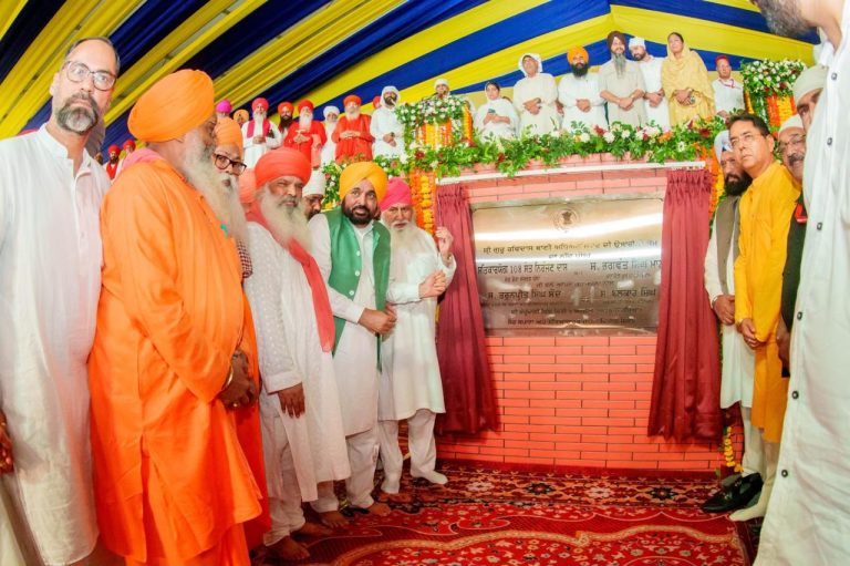 Read more about the article ਮੁੱਖ ਮੰਤਰੀ ਭਗਵੰਤ ਸਿੰਘ ਮਾਨ ਨੇ ਸ੍ਰੀ ਗੁਰੂ ਰਵਿਦਾਸ ਬਾਣੀ ਅਧਿਐਨ ਕੇਂਦਰ ਦਾ ਨੀਂਹ ਪੱਥਰ ਰੱਖਿਆ
