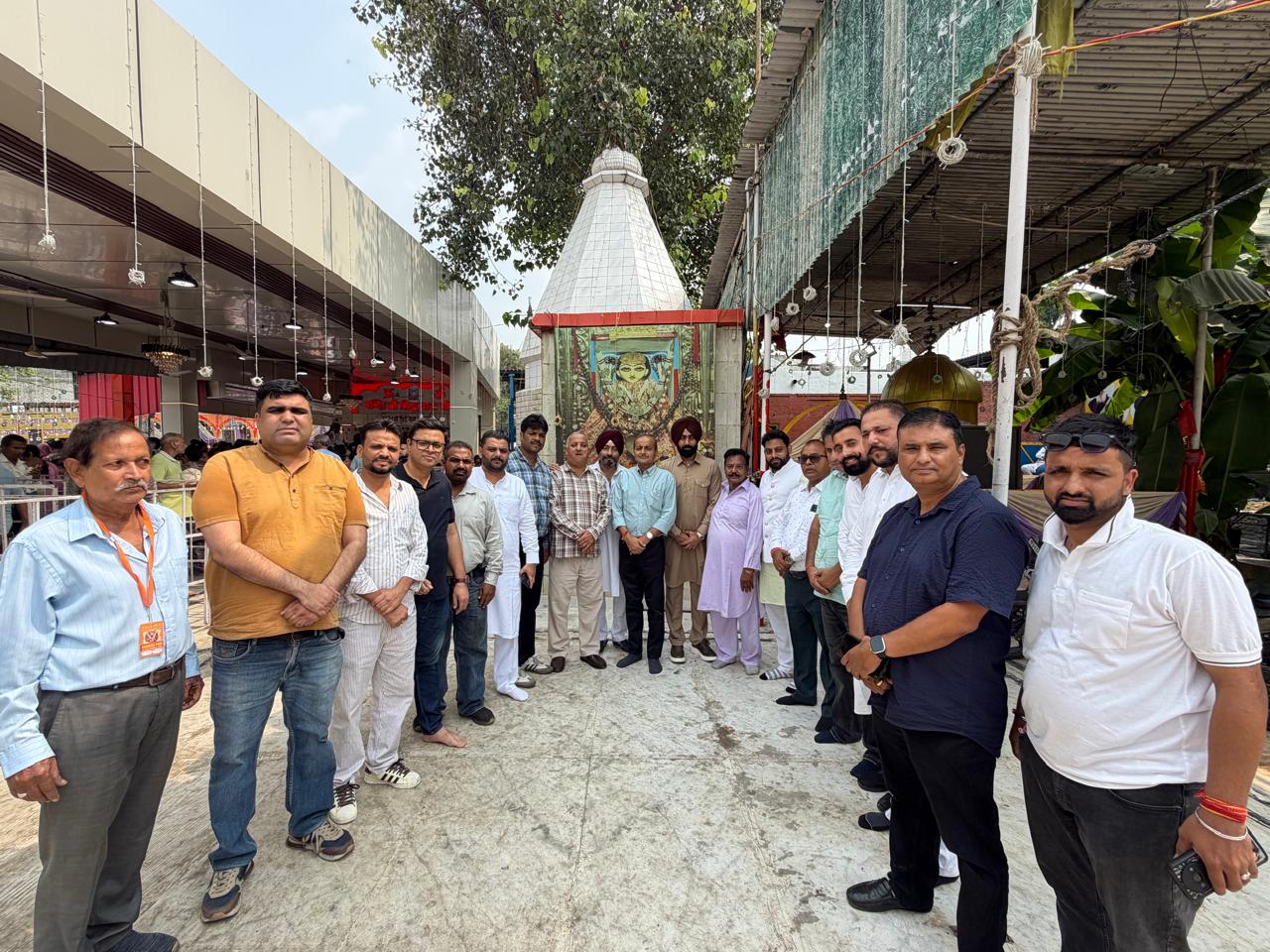 ਰਾਜਿੰਦਰ ਬੇਰੀ ਨੇ ਸਾਥੀਆਂ ਸਮੇਤ ਸ੍ਰੀ ਸਿੱਧ ਬਾਬਾ ਸੋਢਲ ਜੀ ਦੇ ਮੰਦਿਰ ਵਿਖੇ ਮੱਥਾ ਟੇਕਿਆ