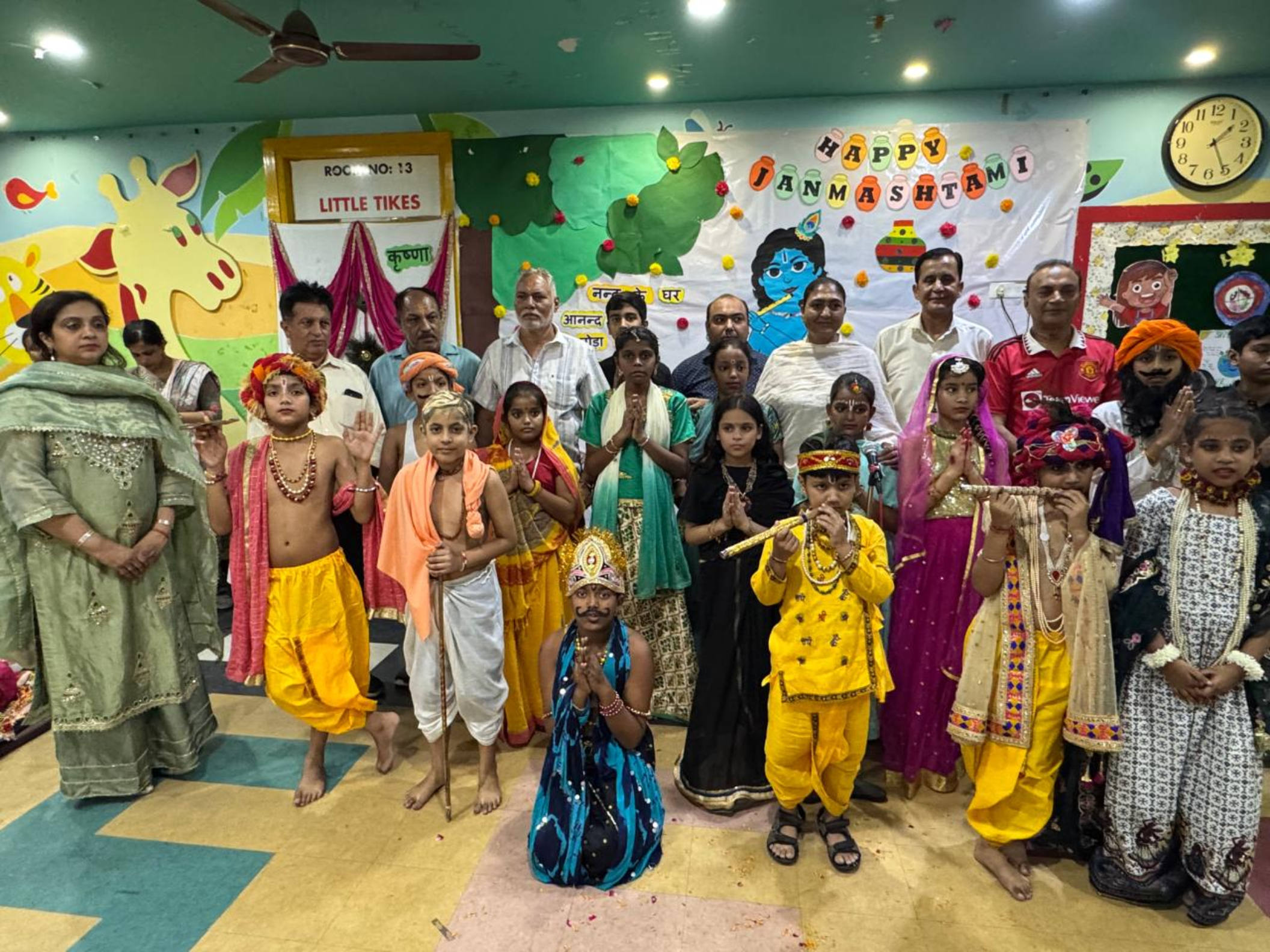 You are currently viewing ਕ੍ਰਿਸ਼ਨ ਜਨਮ ਅਸ਼ਟਮੀ ਮੌਕੇ ਸਕੂਲ ਵਿੱਚ ਕਰਵਾਇਆ ਗਿਆ ਵਿਸ਼ੇਸ਼ ਪ੍ਰੋਗਰਾਮ