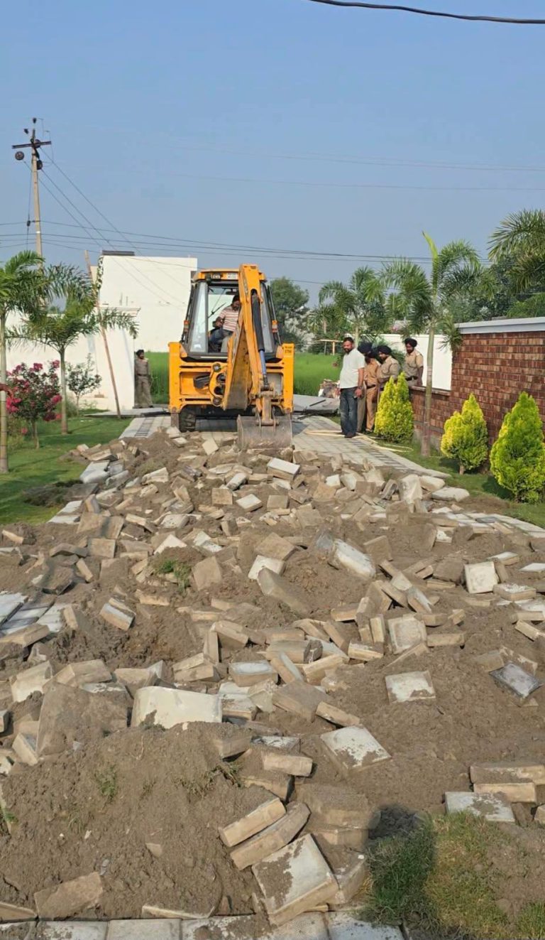 Read more about the article ਲੁਧਿਆਣਾ ’ਚ ਗਲਾਡਾ ਦੀ ਵੱਡੀ ਕਾਰਵਾਈ, ਚਾਰ ਅਣਅਧਿਕਾਰਤ ਕਲੋਨੀਆਂ ਢਾਹੀਆਂ