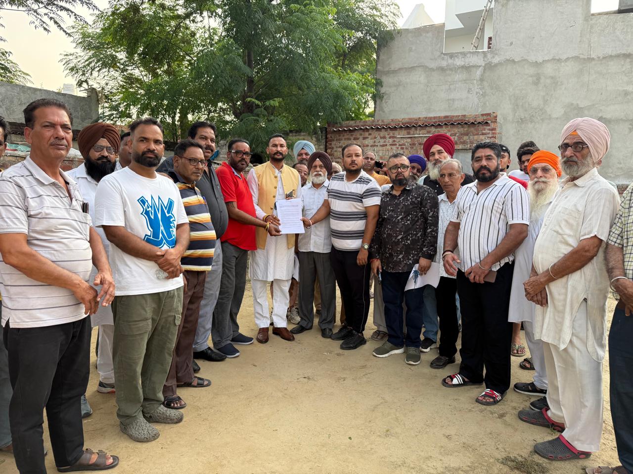 ਦੁਕਾਨਦਾਰਾਂ ਦੀਆਂ ਮੁਸ਼ਕਲਾਂ ਸੁਣੀਆਂ, ਹੱਲ ਲਈ  ਭਰੋਸਾ