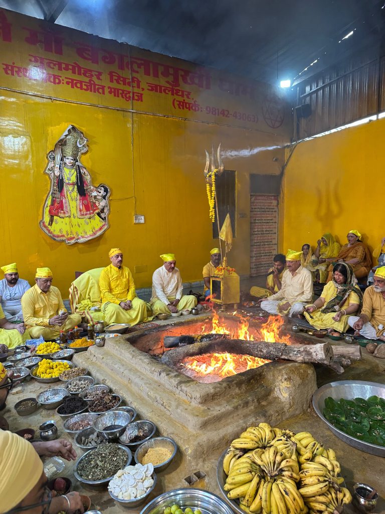 Read more about the article भक्ति के मार्ग पर संकल्प अडिग हो, सिर जाए पर कदम न डगमगाए- नवजीत भारद्वाज