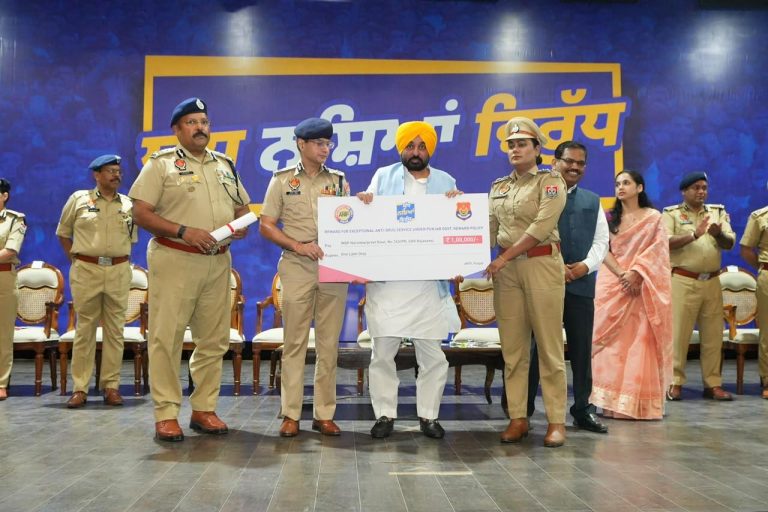 Read more about the article ਨਸ਼ੇ ਦੇ ਖ਼ਿਲਾਫ਼ ਅੰਤਿਮ ਅਤੇ ਫ਼ੈਸਲਾਕੁੰਨ ਲੜਾਈ ਲੜ ਰਿਹਾ ਪੰਜਾਬ-ਭਗਵੰਤ ਸਿੰਘ ਮਾਨ