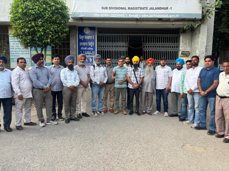 Read more about the article ਜਿਲਾ ਪੱਧਰੀ ਧਰਨਿਆਂ ਵਿੱਚ ਇਕੱਠੇ ਹੋਣਗੇ : ਤਾਲਮੇਲ ਕਮੇਟੀ