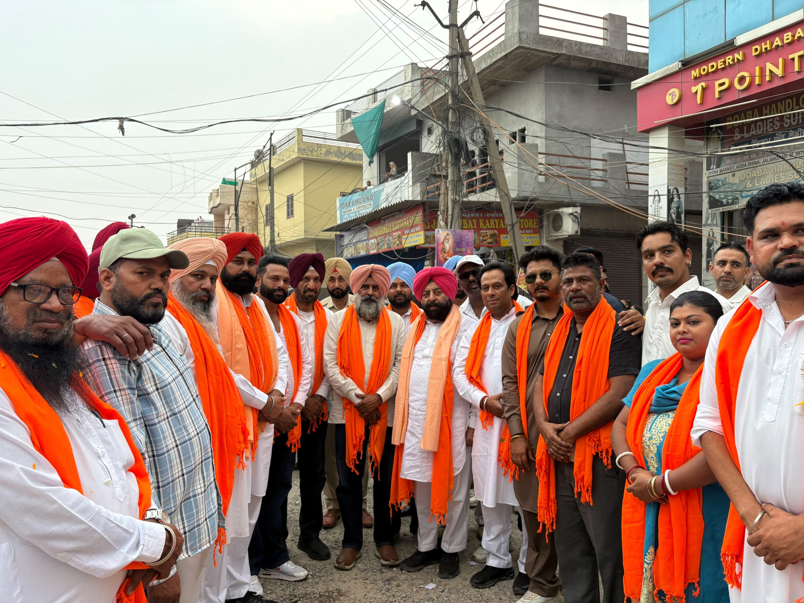 ਵਾਲਮੀਕਿ ਮਹਾਰਾਜ ਜੀ ਦੀ ਸ਼ੋਭਾ ਯਾਤਰਾ ਵਿੱਚ ਸਰਬਜੀਤ ਸਿੰਘ ਮੱਕੜ ਨੇ ਸਾਥੀਆਂ ਸਮੇਤ ਭਰੀ ਹਾਜ਼ਰੀ