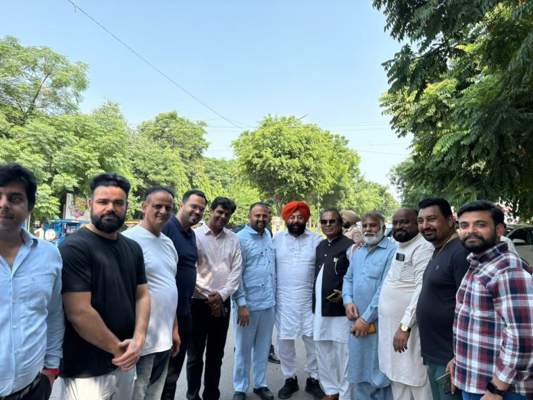 Read more about the article ਪਰਵਿੰਦਰ ਸਿੰਘ ਝੋਟਾ ਦੇ ਕਤਲ ਦੇ ਮਾਮਲੇ ’ਚ ਭਾਜਪਾ ਵੱਲੋਂ ਜਲੰਧਰ ਡੀ.ਸੀ. ਦਫ਼ਤਰ ਦੇ ਬਾਹਰ ਧਰਨਾ