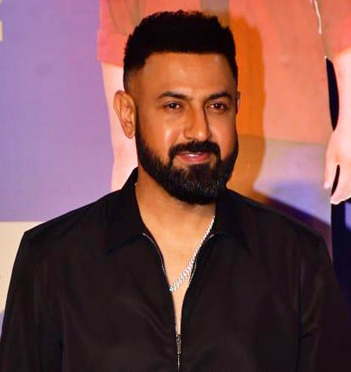 You are currently viewing ਗਿੱਪੀ ਗਰੇਵਾਲ ਦਾ ਏਅਰ ਕੈਨੇਡਾ ‘ਤੇ ਦੋਸ਼; ਬਿਜ਼ਨਸ ਕਲਾਸ ਦੀ ਟਿਕਟ ਦੀ ਅਦਾਇਗੀ ਦੇ ਬਾਵਜੂਦ ਇਕਾਨਮੀ ਸੀਟ ਦਿੱਤੀ