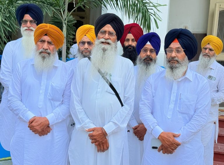 Read more about the article ਪਰਵਿੰਦਰ ਸਿੰਘ ਦੇ ਕਤਲ ਵਿਰੁੱਧ 15 ਅਕਤੂਬਰ ਦੇ ਪੰਜਾਬ ਬੰਦ ਦਾ ਸ਼੍ਰੋਮਣੀ ਕਮੇਟੀ ਵੱਲੋਂ ਸਮਰਥਨ